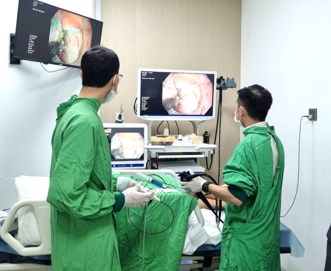 Lãnh đạo tỉnh thăm, chúc mừng Bệnh viện ĐH Y Dược Buôn Ma Thuột Ngày thầy thuốc Việt Nam ảnh 3