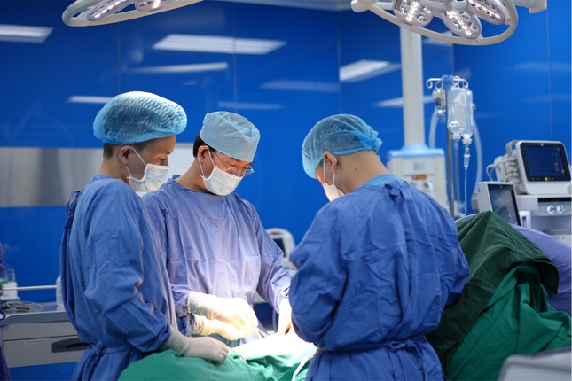 Quy tụ hơn 30 chuyên gia Mỹ khám từ thiện cho bệnh nhân nghèo tại Bệnh viện Hồng Ngọc ảnh 3