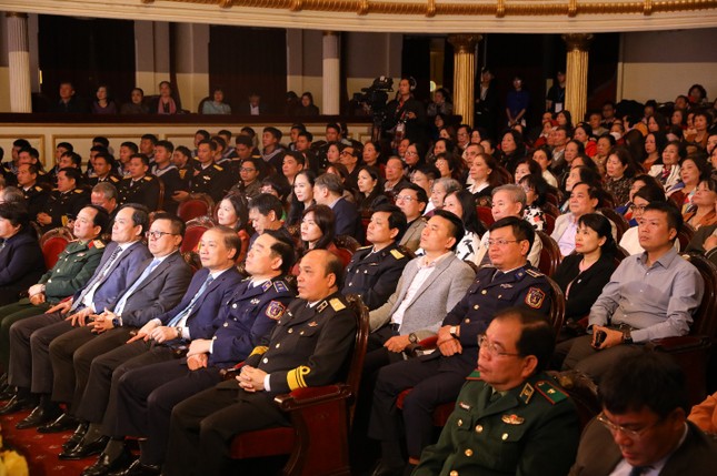 'Thiêng liêng biển đảo Việt Nam' - khơi gợi trách nhiệm bảo vệ chủ quyền đất nước ảnh 1