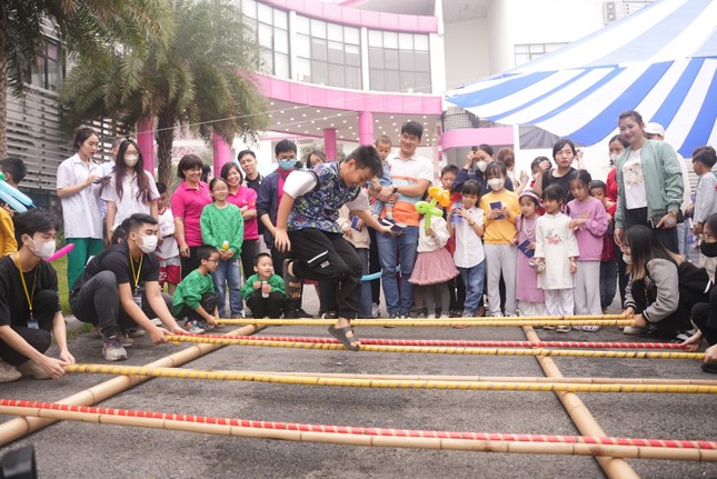 TH School Happiness Day - 'Rất nhiều nụ cười, cái bắt tay, cái ôm chia sẻ ấm áp… ở ngôi trường hạnh phúc' ảnh 3
