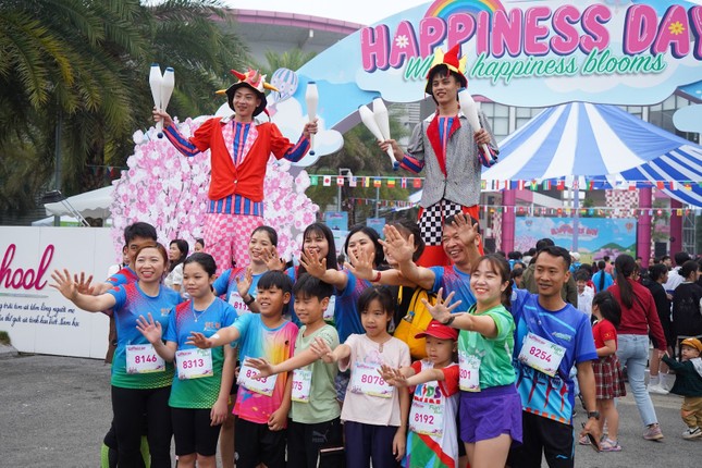 TH School Happiness Day - 'Rất nhiều nụ cười, cái bắt tay, cái ôm chia sẻ ấm áp… ở ngôi trường hạnh phúc' ảnh 7