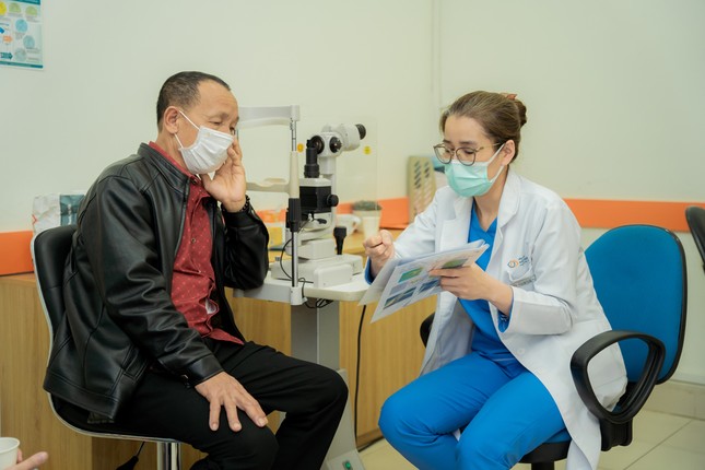 Bệnh viện mắt Hà Nội cơ sở 2 thăm khám chuyên sâu và tư vấn miễn phí các ca bệnh về Glôcôm ảnh 2