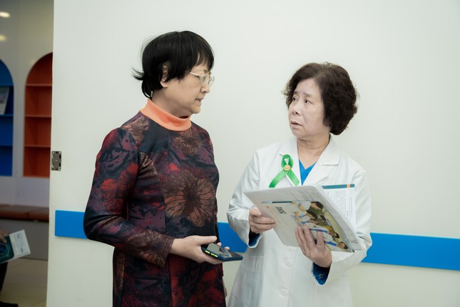 Bệnh viện mắt Hà Nội cơ sở 2 thăm khám chuyên sâu và tư vấn miễn phí các ca bệnh về Glôcôm ảnh 3