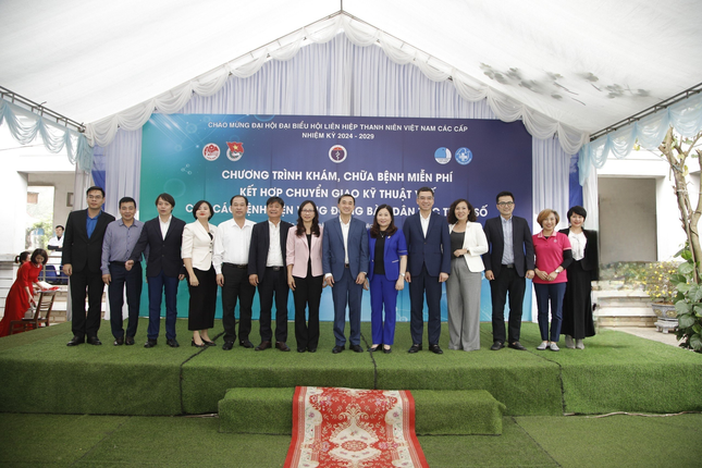 Thứ trưởng Bộ Y tế: Cần thêm nhiều hoạt động khám chữa bệnh miễn phí cho đồng bào các dân tộc ảnh 1