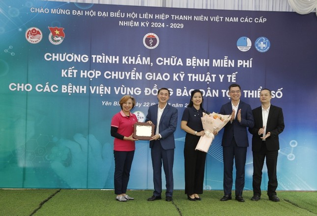 Thứ trưởng Bộ Y tế: Cần thêm nhiều hoạt động khám chữa bệnh miễn phí cho đồng bào các dân tộc ảnh 2