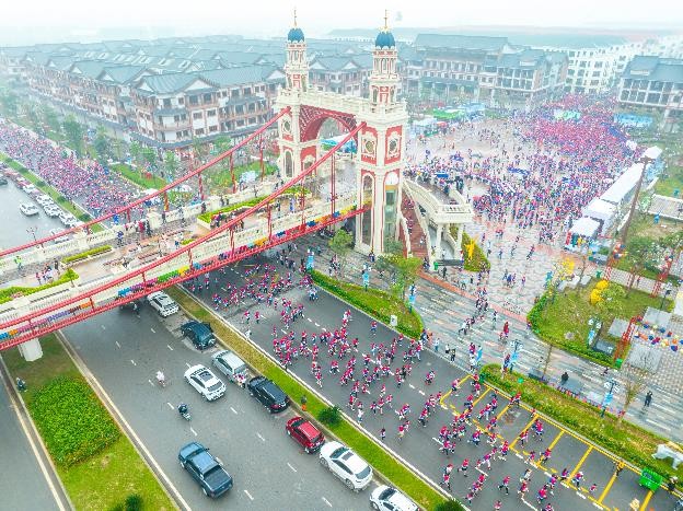 Hàng chục nghìn người 'cháy' hết mình tại sự kiện vì môi trường 'Ngày Hội Xanh' ảnh 1