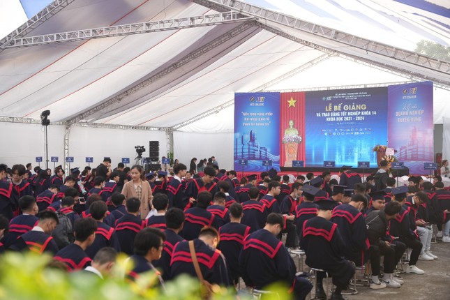 Lễ bế giảng và trao bằng tốt nghiệp khóa 14 nhiều cảm xúc của HTT College ảnh 1