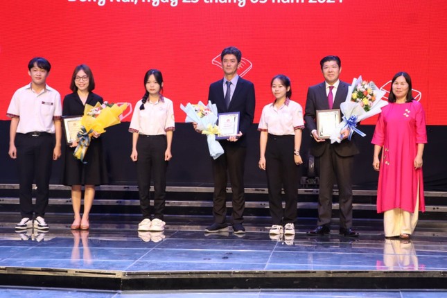 2 thập kỷ trôi qua, Ajinomoto bền bỉ trao học bổng đến hàng ngàn học sinh nghèo vượt khó tại Đồng Nai ảnh 1