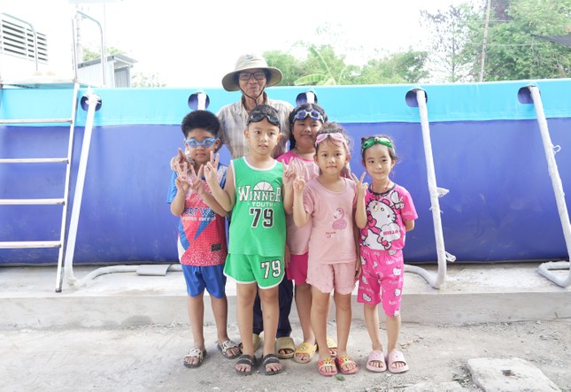 Quỹ phát triển tài năng Việt tặng hồ để dạy bơi cho trẻ em nghèo ảnh 2