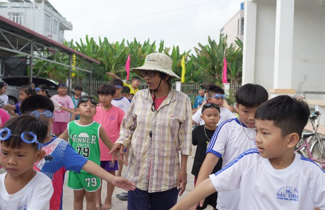 Quỹ phát triển tài năng Việt tặng hồ để dạy bơi cho trẻ em nghèo ảnh 3