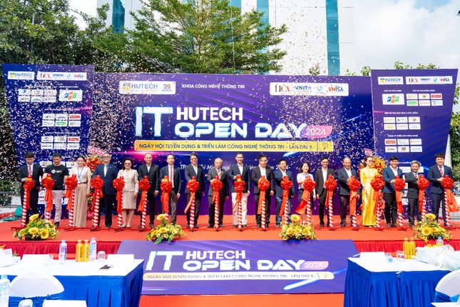 HUTECH ký kết cùng 12 doanh nghiệp ảnh 2