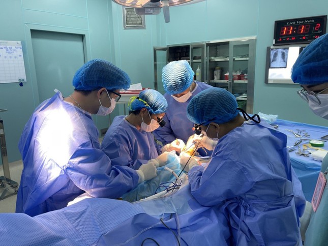 Bệnh viện ĐH Y Dược Buôn Ma Thuột thực hiện thành công chuyển vạt da vi phẫu cứu bệnh nhân ảnh 1