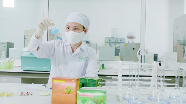 Doanh nghiệp dược bẻ lái, hóa giải 'rung lắc' của thị trường ảnh 2