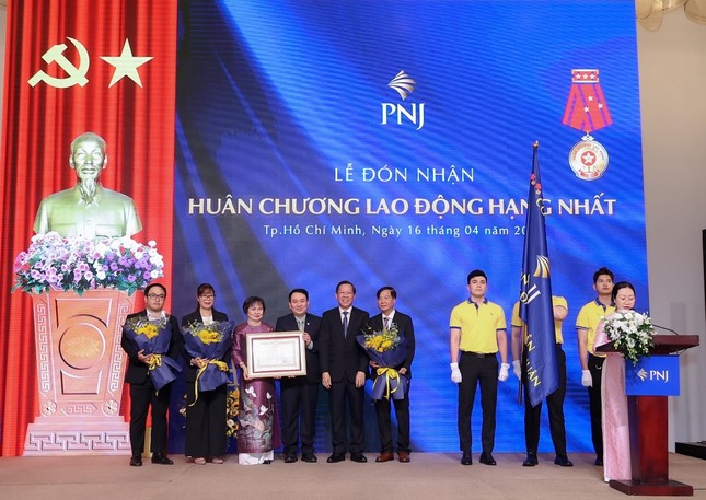 Lần thứ hai bà Cao Thị Ngọc Dung và PNJ đón nhận Huân chương Lao động hạng Nhất ảnh 2