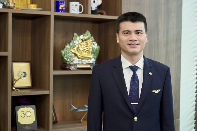 Phó Tổng giám đốc Vietnam Airlines: 'Không ngừng xây dựng đội ngũ phi công chất lượng cao và hiện đại hóa đội máy bay' ảnh 1