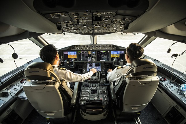 Phó Tổng giám đốc Vietnam Airlines: 'Không ngừng xây dựng đội ngũ phi công chất lượng cao và hiện đại hóa đội máy bay' ảnh 4