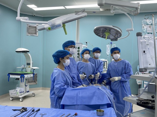 Điều trị ‘tận gốc’ ung thư tuyến tiền liệt cho bệnh nhân nam 69 tuổi ảnh 1
