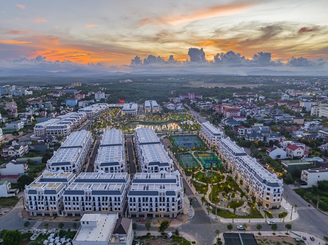Ngập tràn sắc hè miền nhiệt đới tại Hello Summer Vincom Shophouse Royal Park ảnh 13