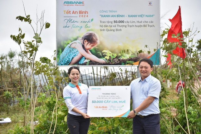 ABBANK thành công gây quỹ 50.000 cây gỗ lớn cho các gia đình khó khăn tỉnh Quảng Bình ảnh 1