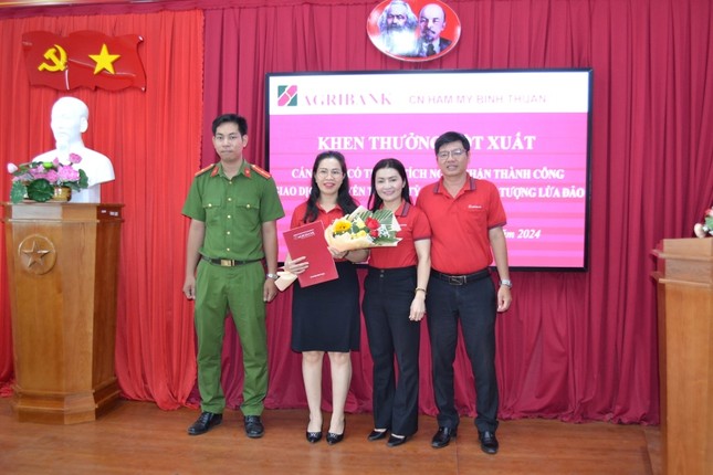 Cán bộ Agribank tích cực ngăn chặn tội phạm lừa đảo công nghệ cao, bảo toàn tài sản cho khách hàng ảnh 2