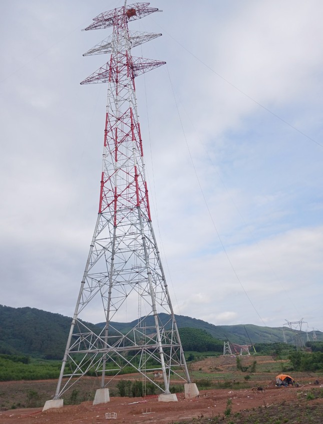 Dự án đường dây 500kV mạch 3: Hoàn thành nhiều hạng mục khó ảnh 2