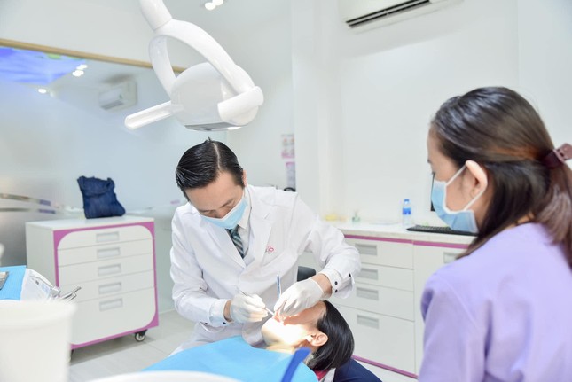 Nụ cười rạng rỡ trở lại - Niềm tin hy vọng cho bệnh nhân mất răng toàn hàm ảnh 1