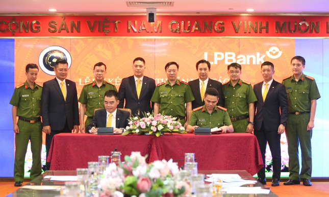 LPBank hợp tác với Bộ Công an triển khai dịch vụ số trên ứng dụng VNeID ảnh 1