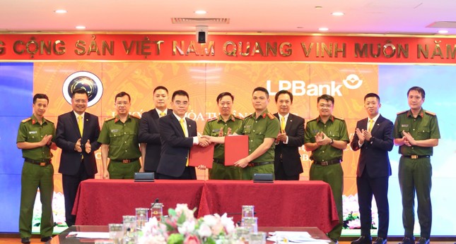 LPBank hợp tác với Bộ Công an triển khai dịch vụ số trên ứng dụng VNeID ảnh 2