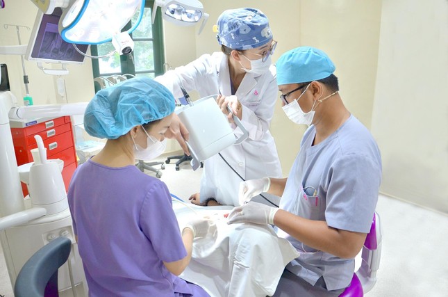 Nụ cười rạng rỡ trở lại - Niềm tin hy vọng cho bệnh nhân mất răng toàn hàm ảnh 3