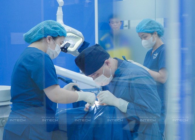 Mỗi ngày tiết kiệm 100k để đưa mẹ đi trồng răng ảnh 2