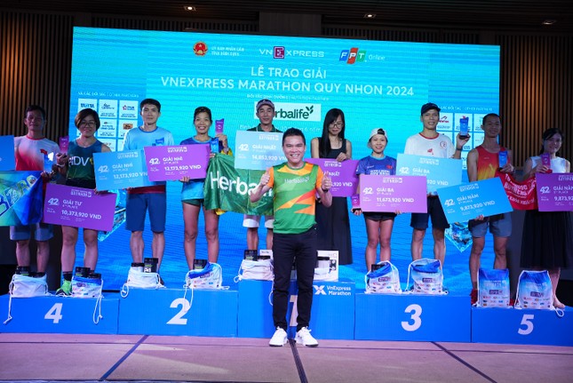 Herbalife Việt Nam tiếp tục khuyến khích lối sống năng động lành mạnh với giải chạy VnExpress Marathon Quy Nhơn 2024 ảnh 3