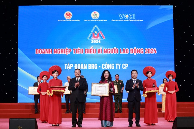 Tập đoàn BRG - Top 10 Doanh nghiệp nhận bằng khen của Bộ Lao động Thương binh và Xã hội ảnh 1