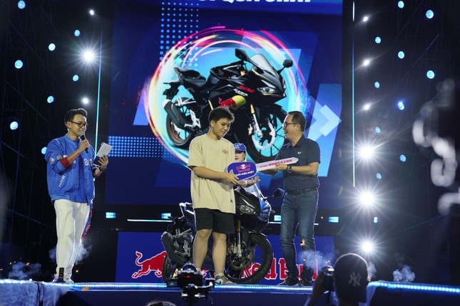 Những điểm nhấn ấn tượng của Red Bull trong chiến dịch 'Húc tới đi' ảnh 3