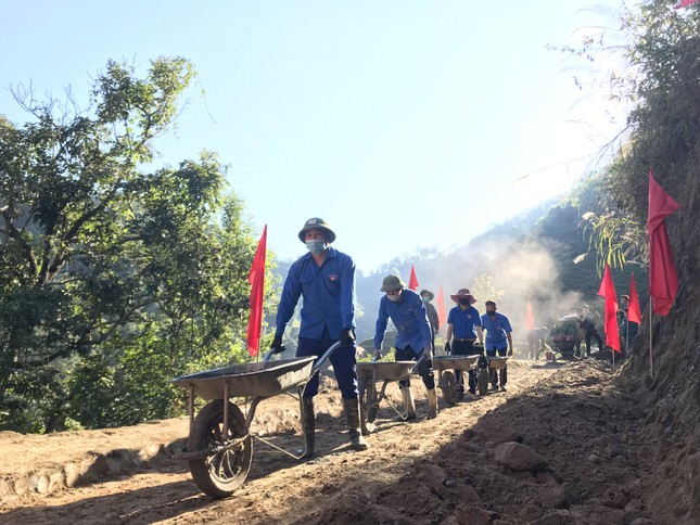 Hàng trăm công trình, phần việc của tuổi trẻ qua mô hình 'ngày cuối tuần cùng dân' ở Yên Bái ảnh 2