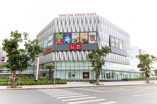 Vincom đồng loạt khai trương thêm 2 trung tâm thương mại mới ảnh 1