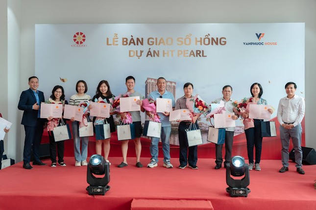 Chính thức bàn giao sổ hồng cho cư dân khu căn hộ cao cấp HT Pearl ảnh 2