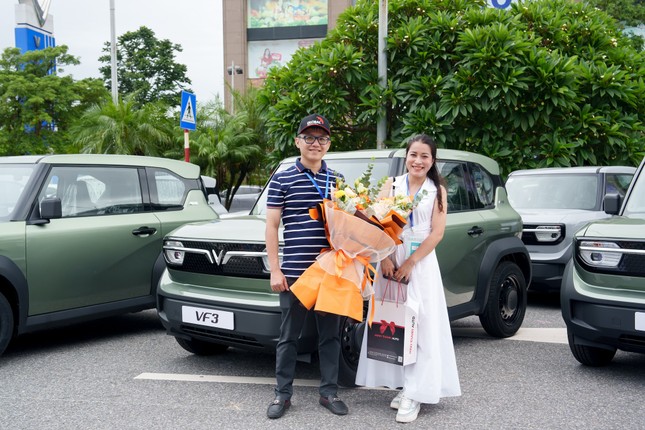 Vinfast bàn giao lô xe VF 3 đầu tiên cho khách hàng ảnh 4