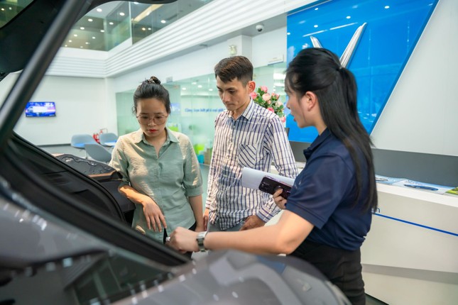 Khách Việt hào hứng xuống tiền mua VinFast VF 6 để nhận ưu đãi 'nóng bỏng tay' ảnh 3