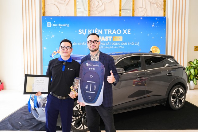 Chốt nhà triệu đô, môi giới OneHousing nhận thưởng nóng VinFast VF6 ảnh 1