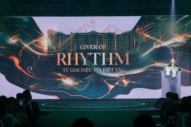 Dự án Noble Crystal Tay Ho ra quân thu hút gần 1200 chuyên viên ảnh 1