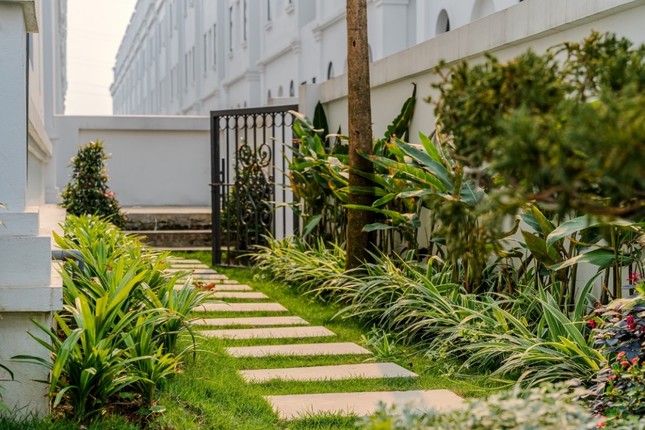 Khám phá 'ngôi làng biệt thự' dành cho giới thượng lưu phía Tây Hà Nội ảnh 2