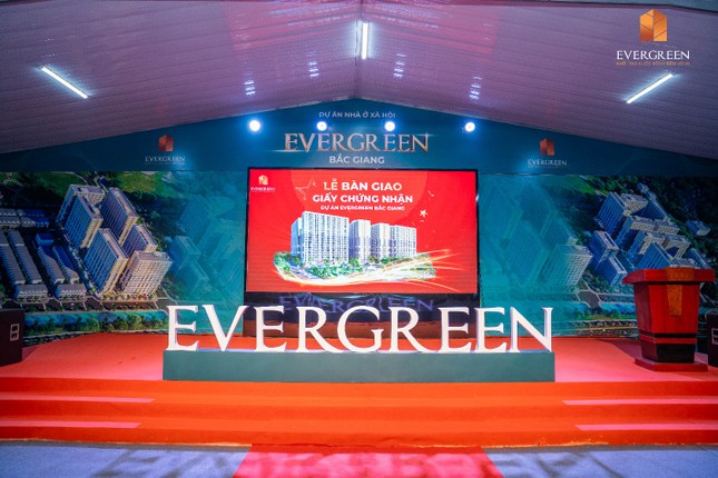 Evergreen Bắc Giang chính thức bàn giao giấy chứng nhận đợt đầu tiên ảnh 1