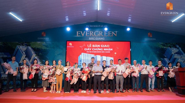Evergreen Bắc Giang chính thức bàn giao giấy chứng nhận đợt đầu tiên ảnh 2