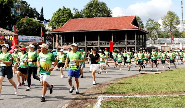 Lai Châu bùng nổ với Giải chạy quốc tế KOMOMO và lễ hội văn hóa ảnh 2