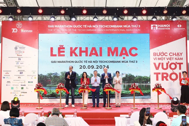 Khai mạc giải Marathon quốc tế Hà Nội Techcombank mùa thứ 3 ảnh 1