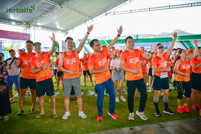 Herbalife Việt Nam khuyến khích lối sống năng động lành mạnh cùng VnExpress Marathon Hạ Long 2024 ảnh 3