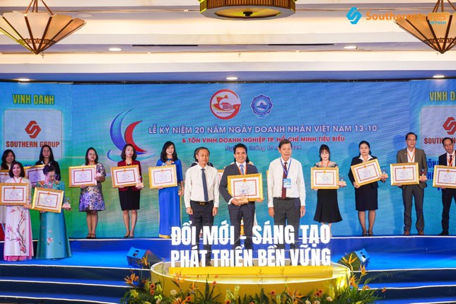 'Doanh nghiệp - Doanh nhân TP.HCM tiêu biểu 2024': Vinh danh Southern Homes Việt Nam với những bước đi tiên phong ảnh 1