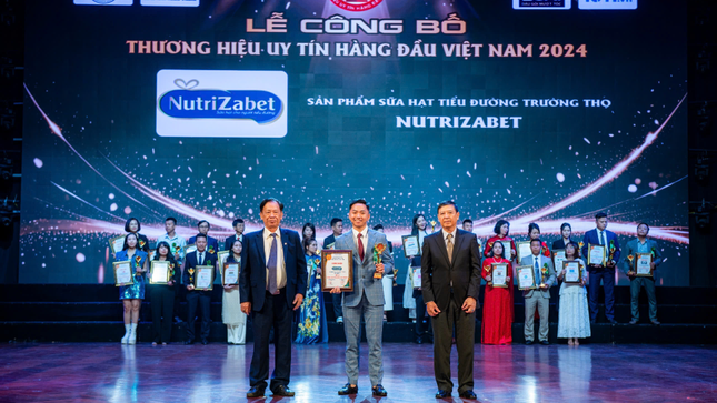 Nutrizabet lọt top 10 thương hiệu uy tín nhất năm 2024: Thành tựu vượt bậc trong hỗ trợ người bệnh tiểu đường ảnh 1