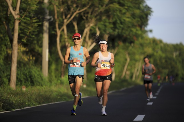 400 HDBank Runners toả sáng trên 'đường đua xanh' Green Cần Giờ Marathon HDBank 2024 ảnh 3