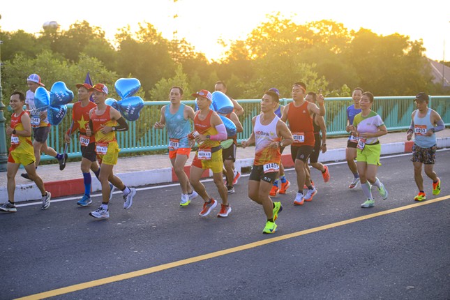 400 HDBank Runners toả sáng trên 'đường đua xanh' Green Cần Giờ Marathon HDBank 2024 ảnh 4